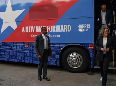harris walz begin georgia bus tour